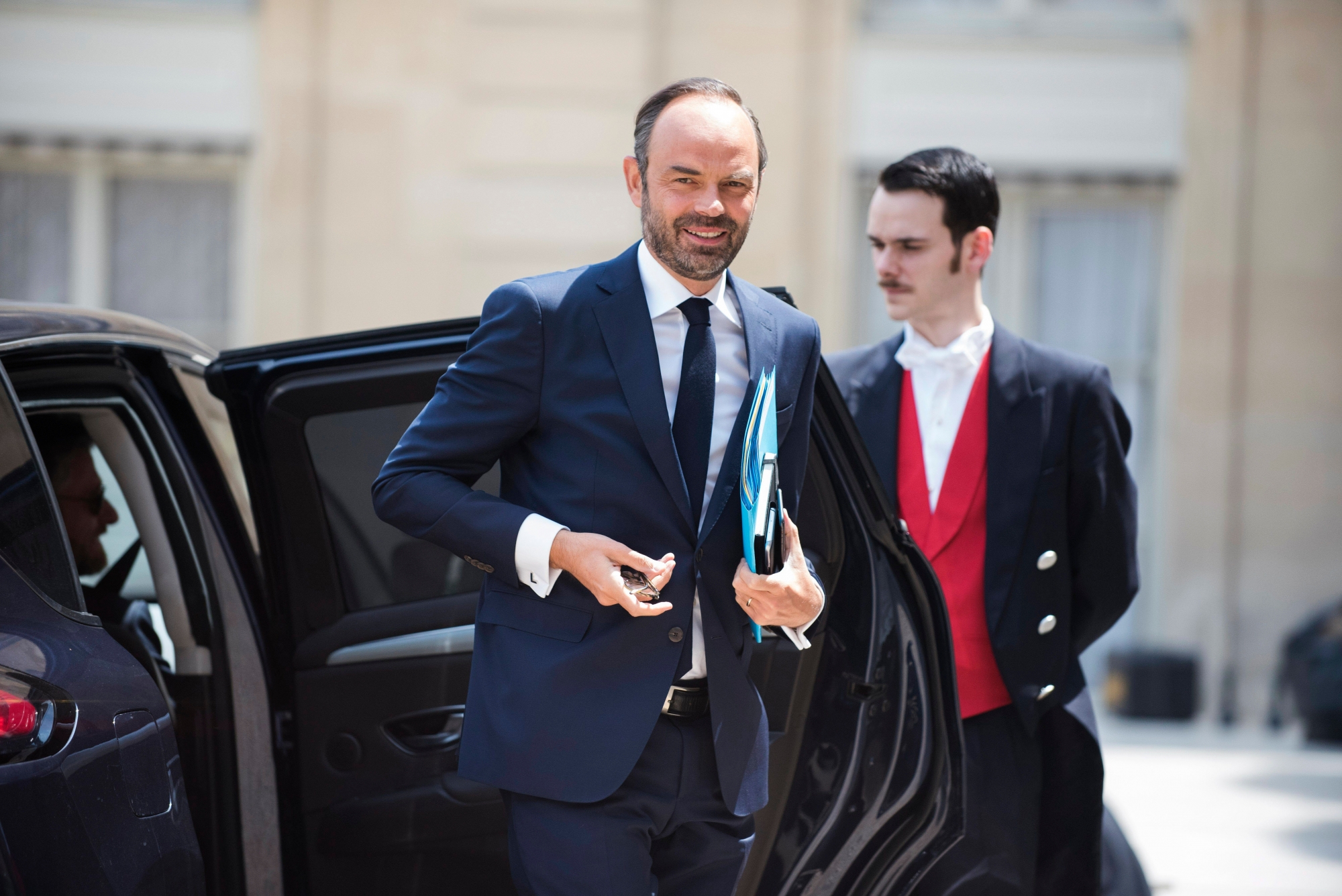 epa06038840 French Prime Minister Edouard Philippe arrives for a lunch with French President Macron at the Elysee Palace in Paris, France, 20 June 2017. Edouard Philippe was reappointed as Prime Minister on 19 June after Macron's party 'Le Republique En Marche' (The Republic on the Move, LREM) won an absolute majority in French parliament.  EPA/JULIEN DE ROSA FRANCE GOVERNEMENT MEETING