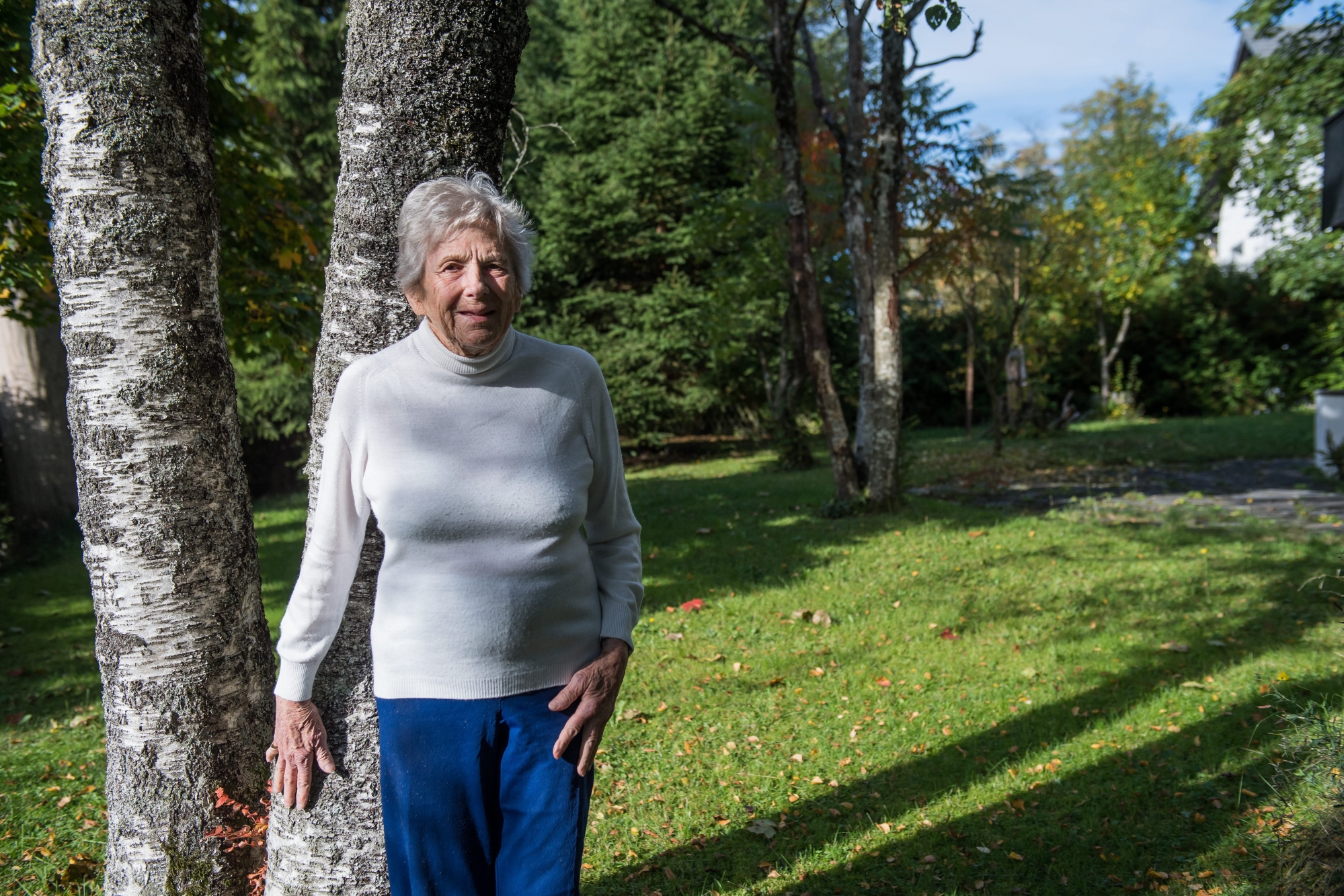 Respirer, s'étirer, se relaxer... Les secrets de longévité de Monique Moschard, prof de yoga de 92 ans.