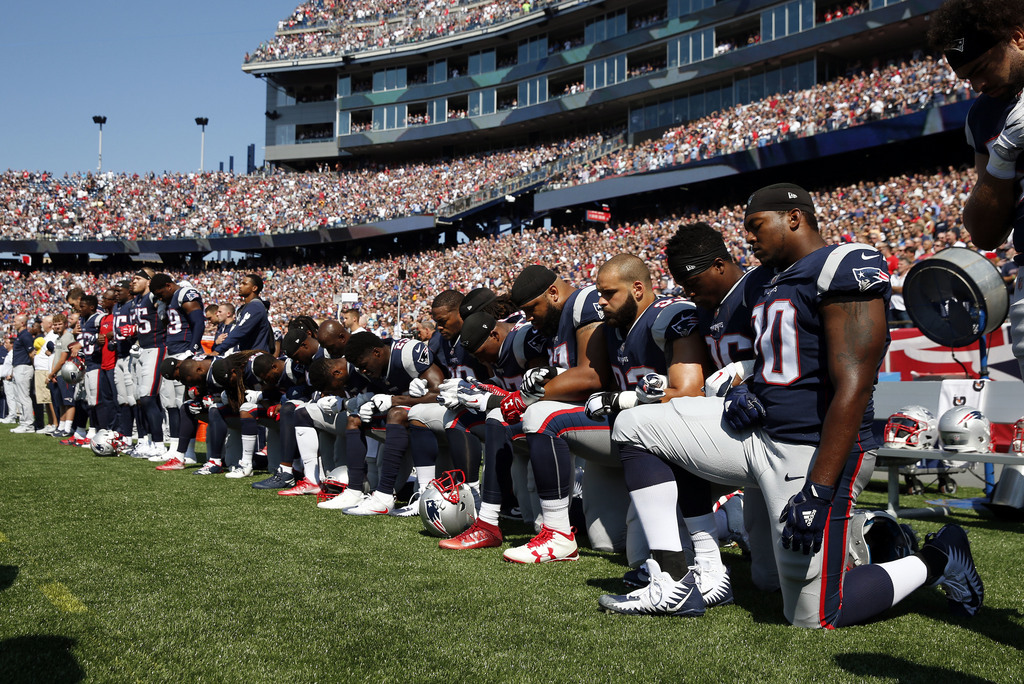 Plusieurs joueurs des New England Patriots se sont agenouillés lors de l'hymne précédant le match.