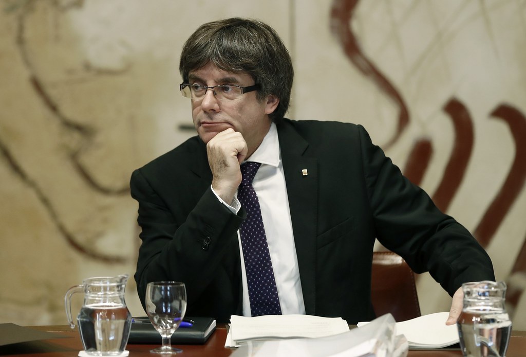 Carles Puigdemont a assuré aux membres de son parti démocrate européen catalan qu'il ne reculerait pas devant le gouvernement central.