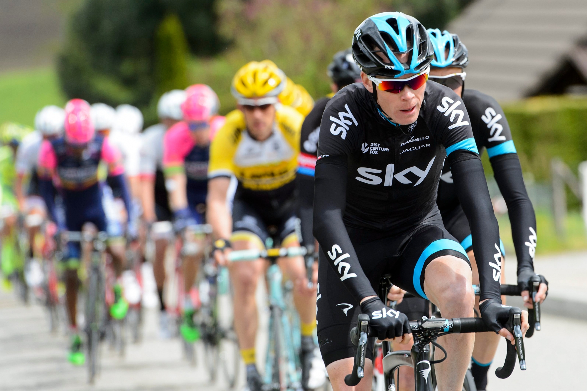 British Christopher Froome of team Sky Procycling, front, rides with the pack during the third stage, a 172,5 km race between Moutier and Porrentruy at the 69th Tour de Romandie UCI ProTour cycling race, in Develier, Switzerland, Thursday, April 30, 2015. (KEYSTONE/Jean-Christophe Bott) SWITZERLAND CYCLING TOUR DE ROMANDIE 2015