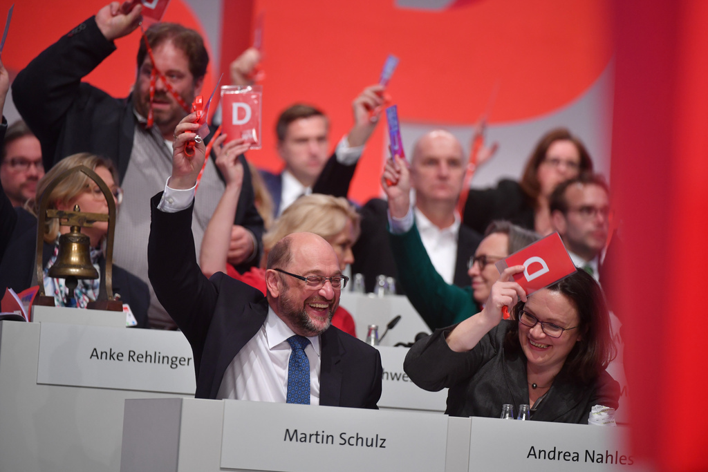 Les sociaux-démocrates allemands ont donné leur feu vert jeudi .