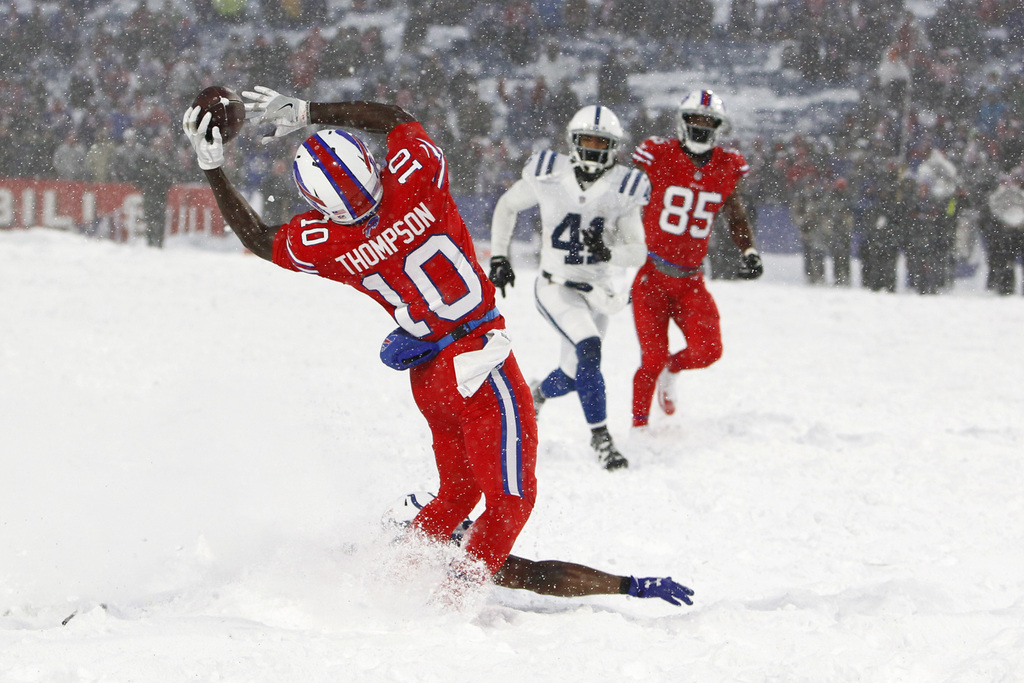 Certains joueurs ont même temporairement disparu sous la neige après une réception ou un plaquage!