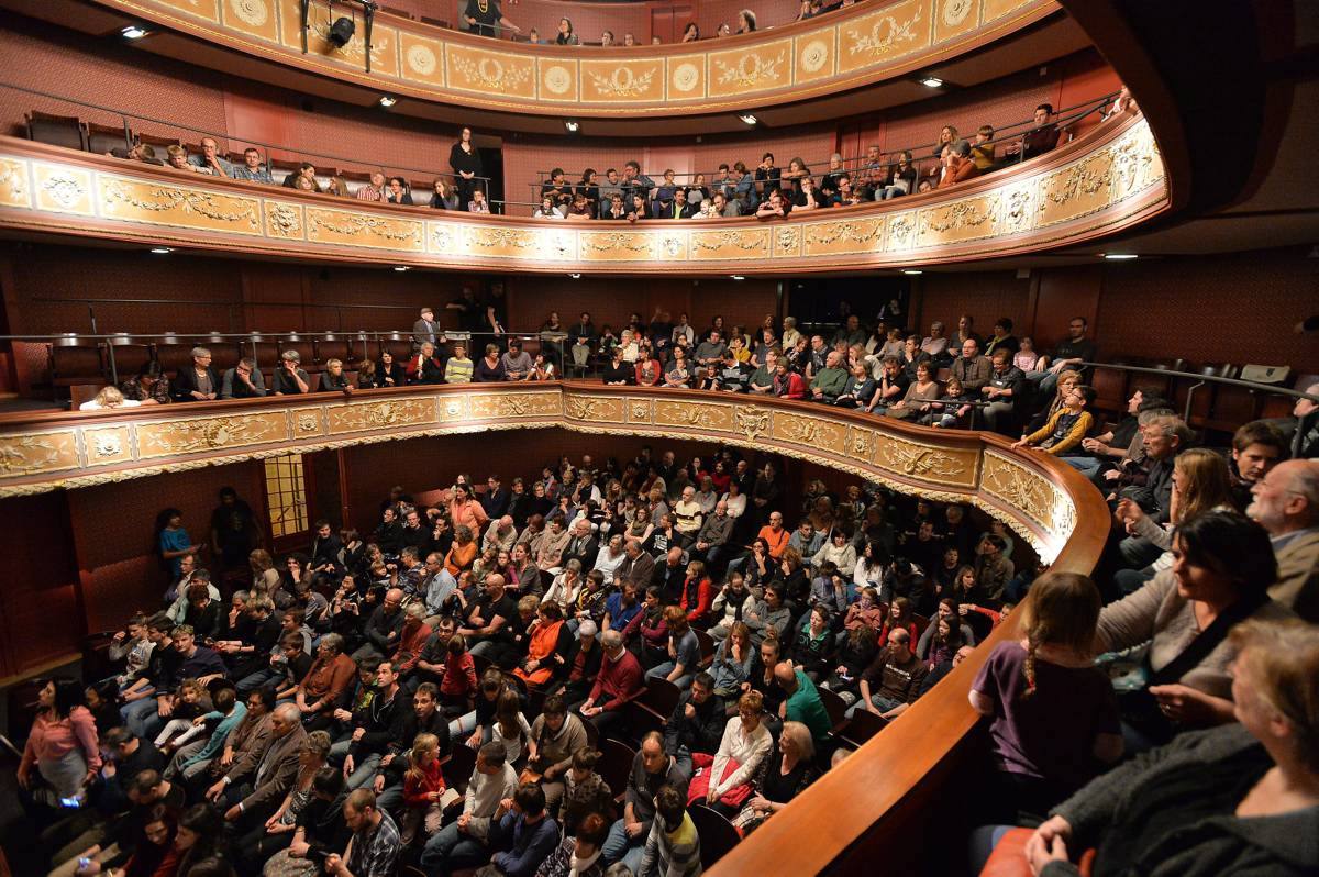 Le Theatre a l'italienne de l'Heure Bleue.