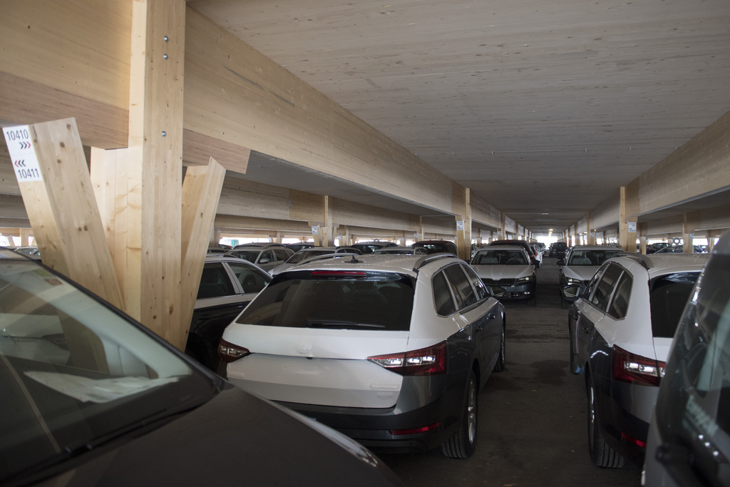 Plusieurs projets de parking à étages en bois avaient déjà été imaginés par le passé aux Etats-Unis, en Allemagne et en Autriche.