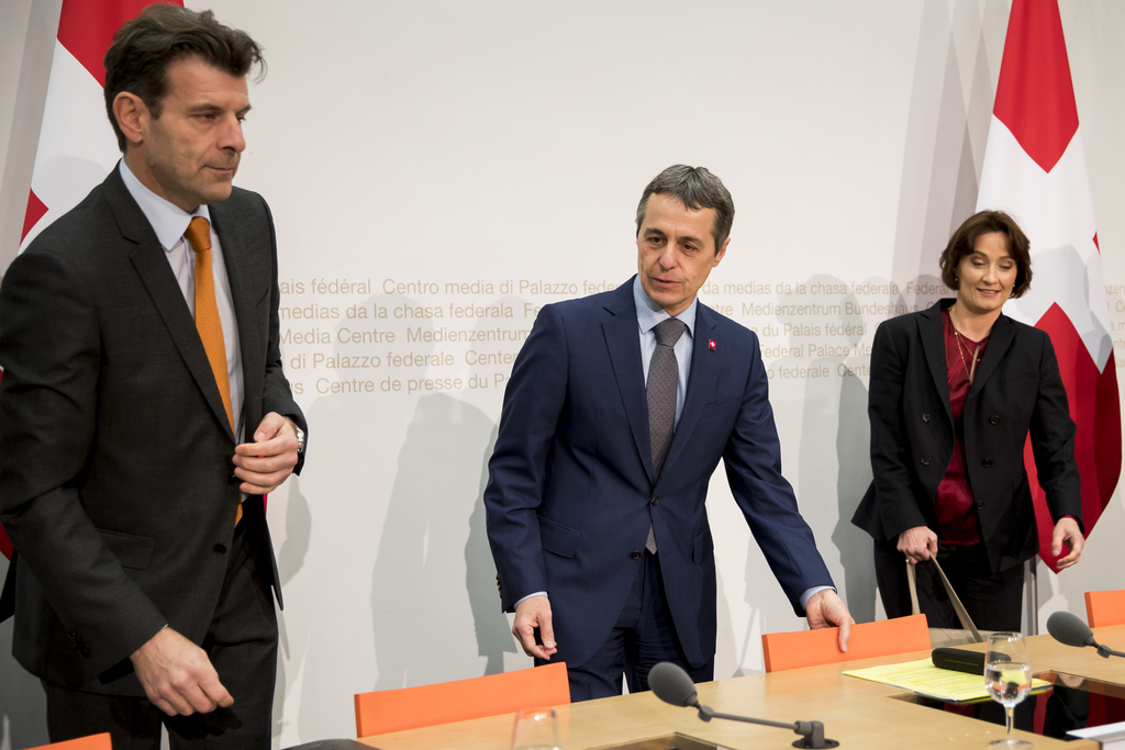 Roberto Balzaretti, à gauche, a été nommé chef de la Direction des affaires européennes du DFAE, a annoncé Ignazio Cassis.