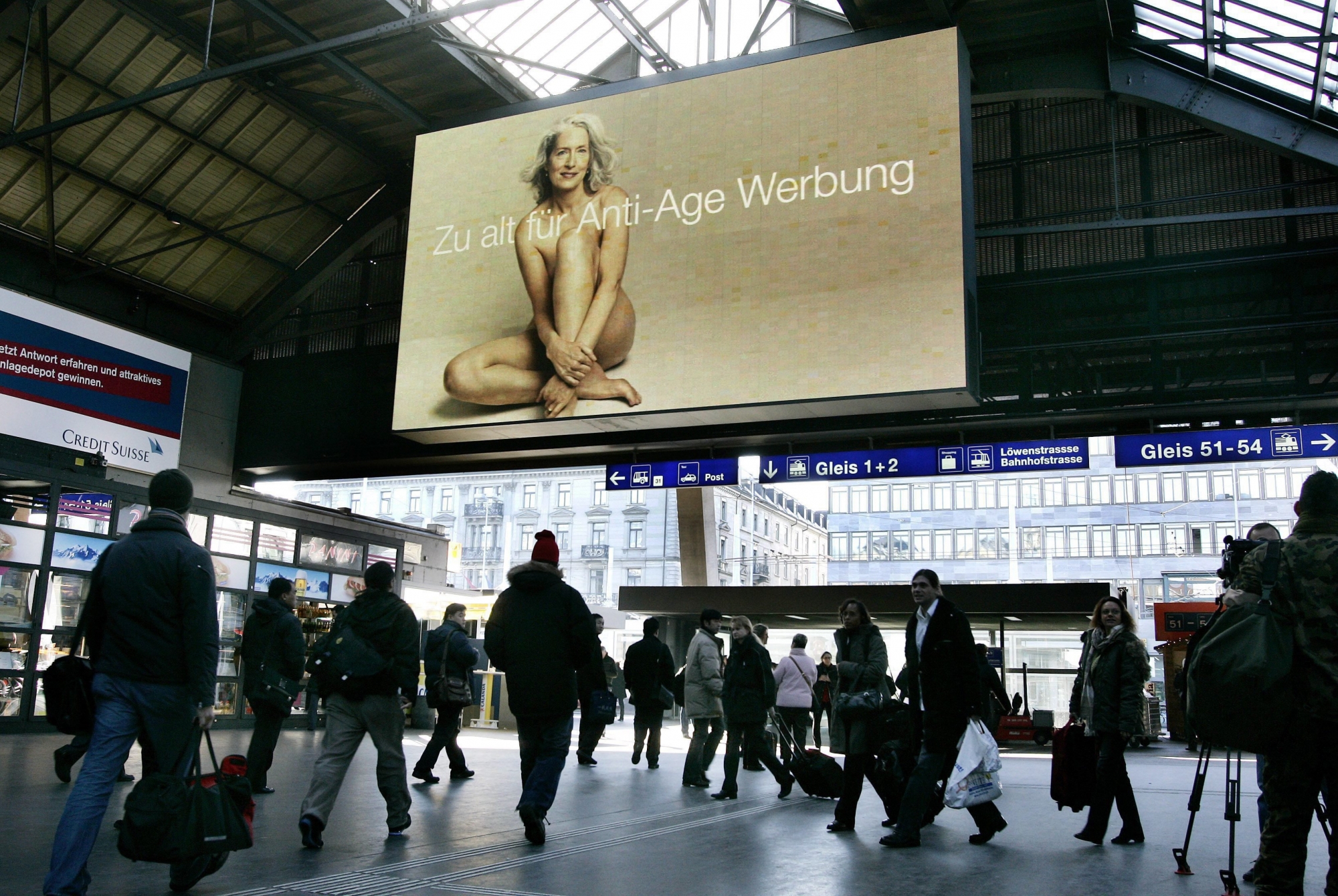Les femmes dans la publicité: elles sont peu à avoir plus de 50 ans. Une campagne avait été lancée dans les gares suisses.