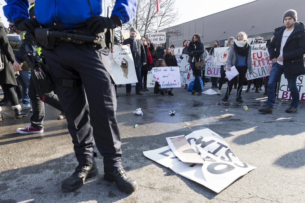 La Suisse accepte le principe d'établir un mécanisme de plaintes indépendant pour les victimes de violences policières.