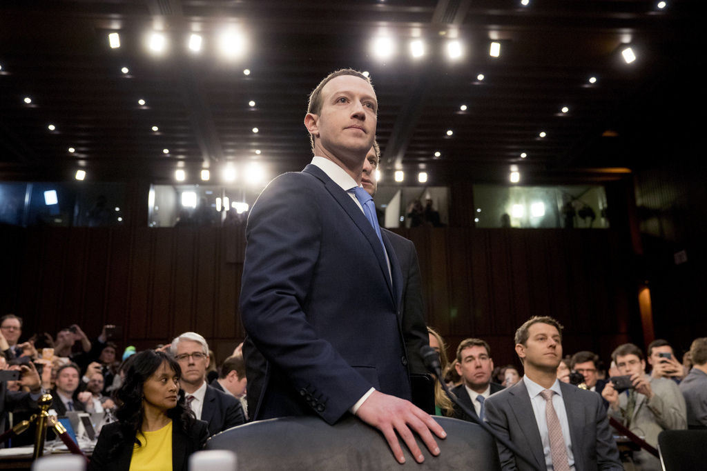 Le patron de Facebook Mark Zuckerberg a présenté mardi ses excuses personnelles et officielles devant le Sénat américain.