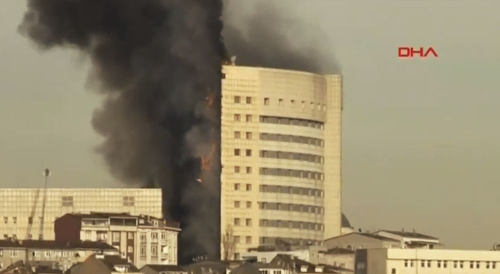 Selon des témoins, patients et proches, interrogés par les médias turcs, les flammes se sont propagées très rapidement à l'extérieur de l'édifice,