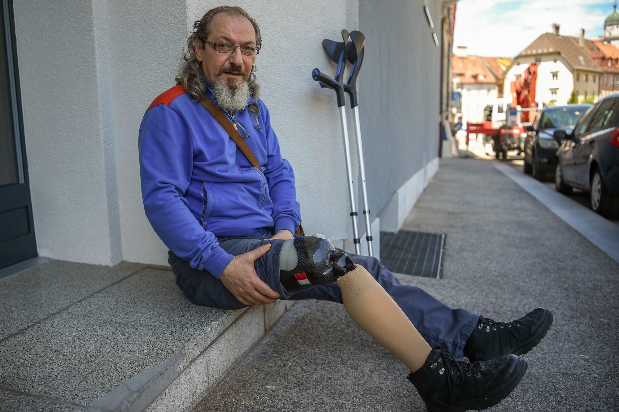 Après la pose de sa prothèse, Luigi Marino a passé plusieurs mois à l’hôpital de Landeyeux pour réapprendre à marcher.