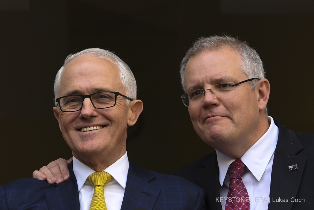 Malcolm Turnbull (à gauche) est remplacé au poste de Premier ministre australien par Scott Morrison.
