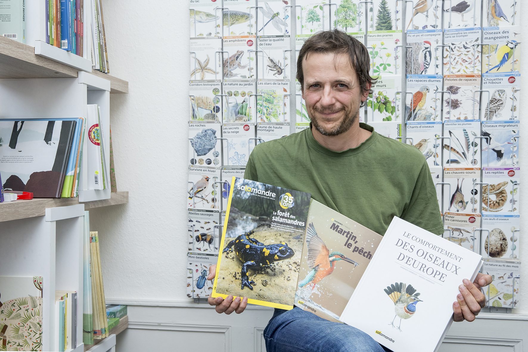 Julien Perrot présente les derniers-nés de la Salamandre: une édition anniversaire, un beau livre sur le martin-pêcheur et une bible sur les oiseaux.