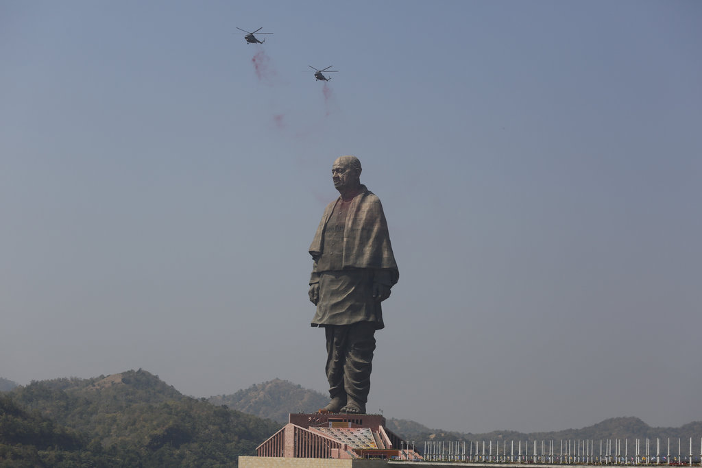 La structure représente Sardar Vallabhbhai Patel, l'une des figures de l'indépendance du pays et érigé en modèle par les nationalistes hindous.