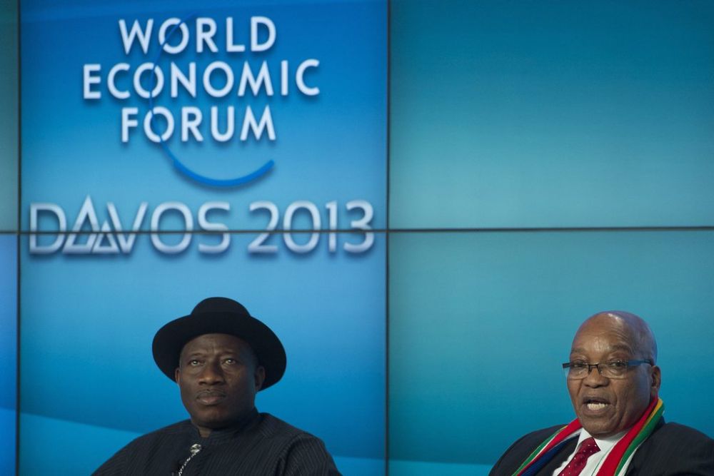 Goodluck Ebele Jonathan, président du Nigeria (gauche) et Jacob G. Zuma, président de l'Afrique du Sud prennent la parole lors du 43e forum économique mondial à Davos.