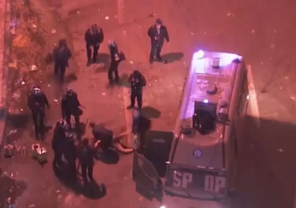 Le vidéo montrant des policiers égyptiens frapper un manifestant à terre, dépouillé de ses vêtements.