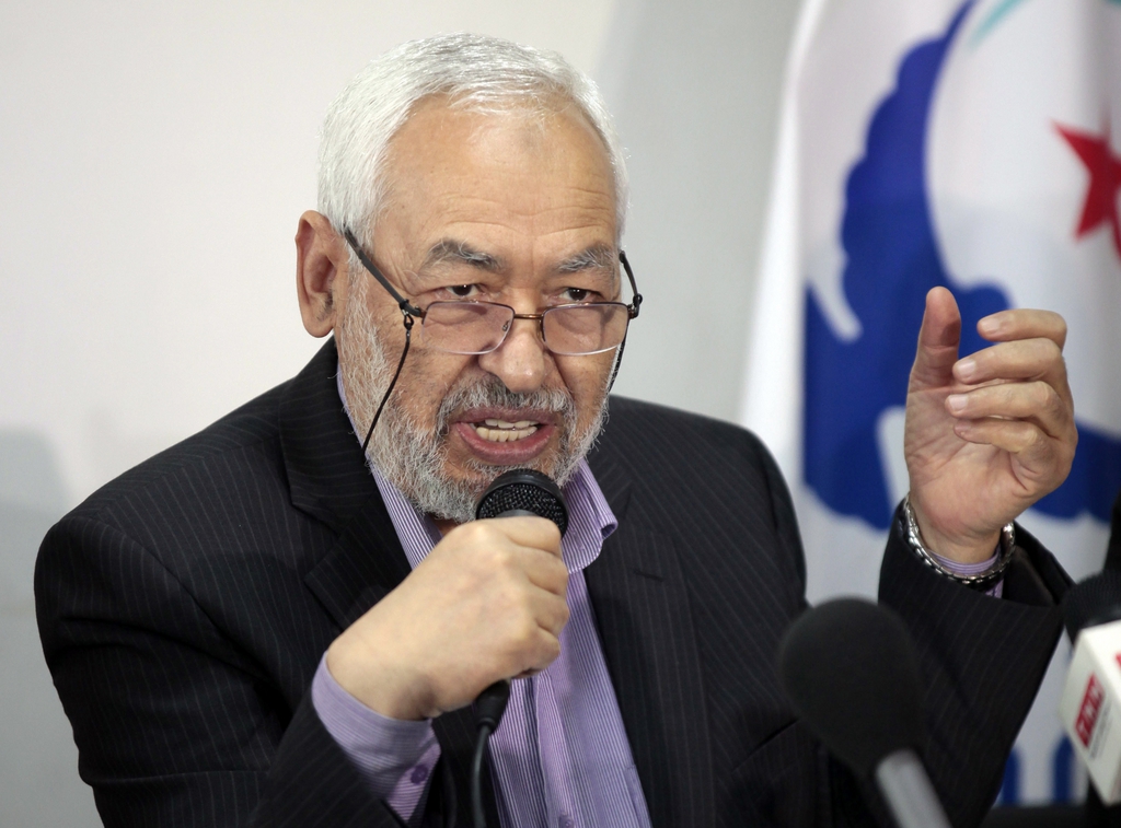 Le chef d'Ennahda, le parti islamiste au pouvoir en Tunisie, Rached Ghannouchi a dénoncé mercredi le meurtre d'un opposant tunisien. 