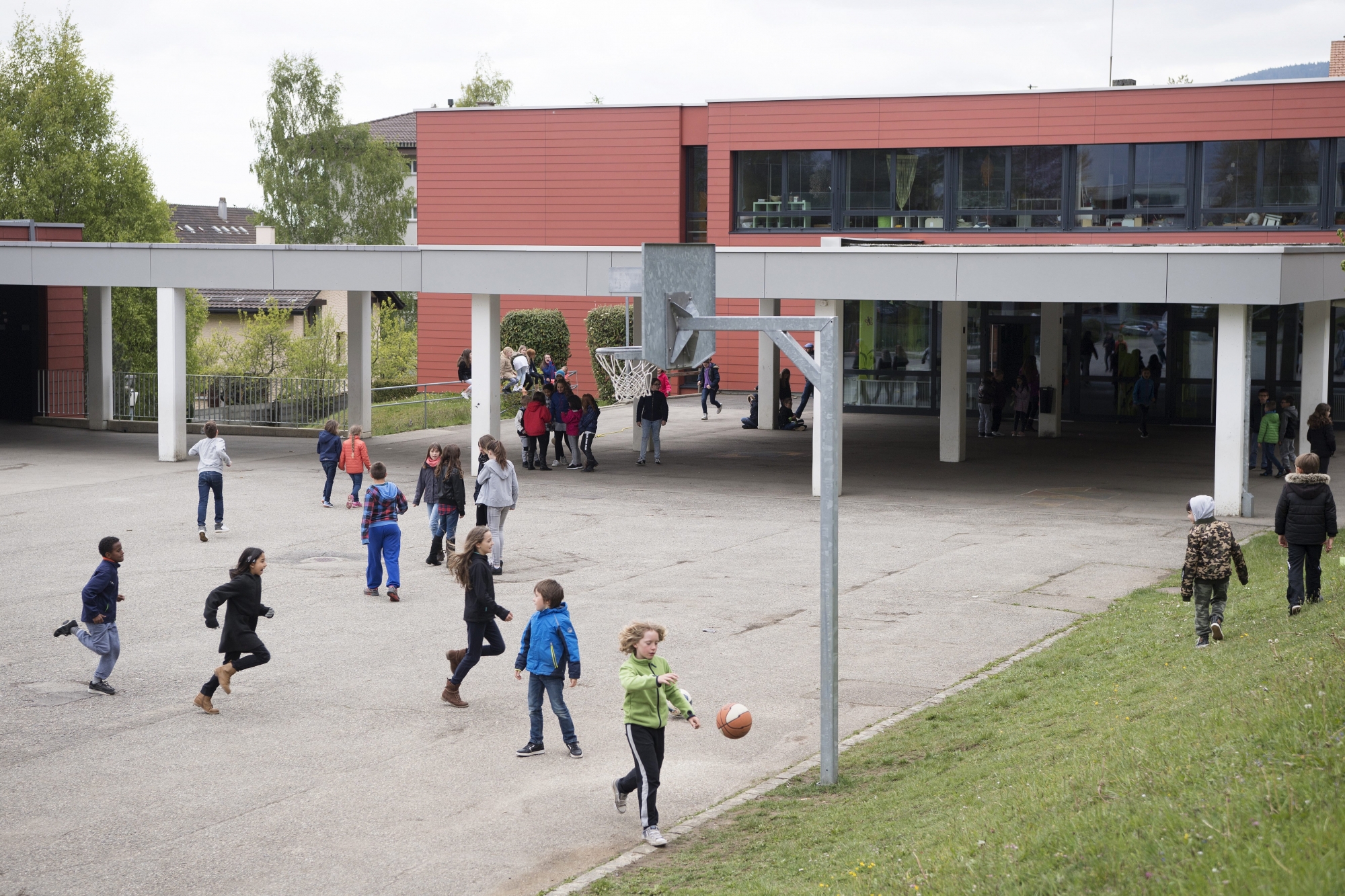 Dès la rentrée d’août 2019, plus de 250 élèves des cycles 1 et 2 du Cercle scolaire de Val-de-Ruz ne fréquenteront plus le collège de leur village de domicile.