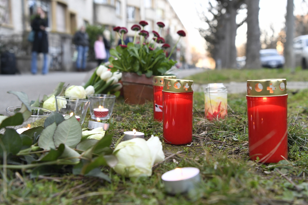 L'école dans laquelle était scolarisé le petit garçon poignardé jeudi passé à Bâle reste "sans voix" face à un "acte d'une violence inouïe". 
