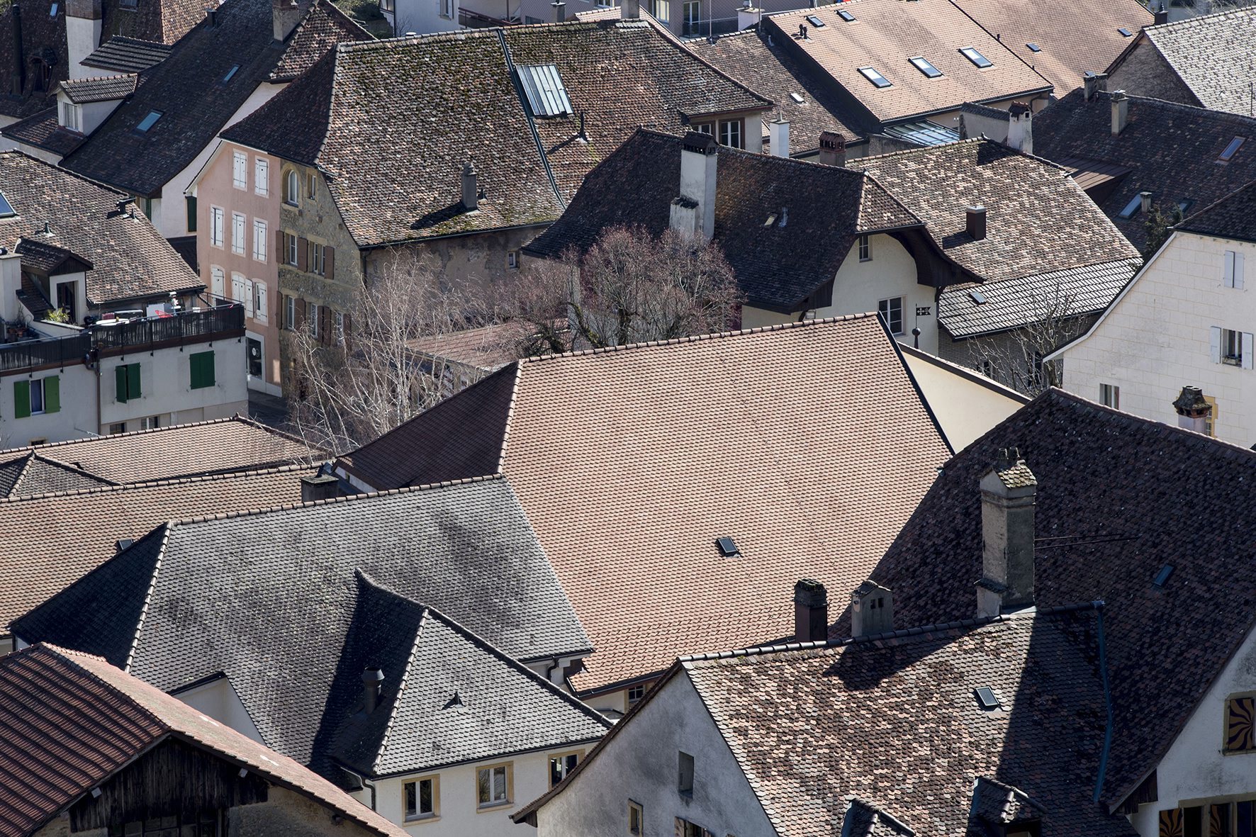 Les toits du vieux Cressier pourront-ils accueillir des panneaux solaires? 
