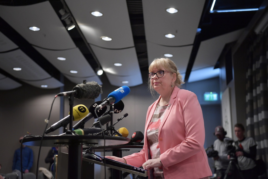 "J'ai décidé aujourd'hui de rouvrir l'enquête", a annoncé Eva-Marie Persson, procureure adjointe, lors d'une conférence de presse. 