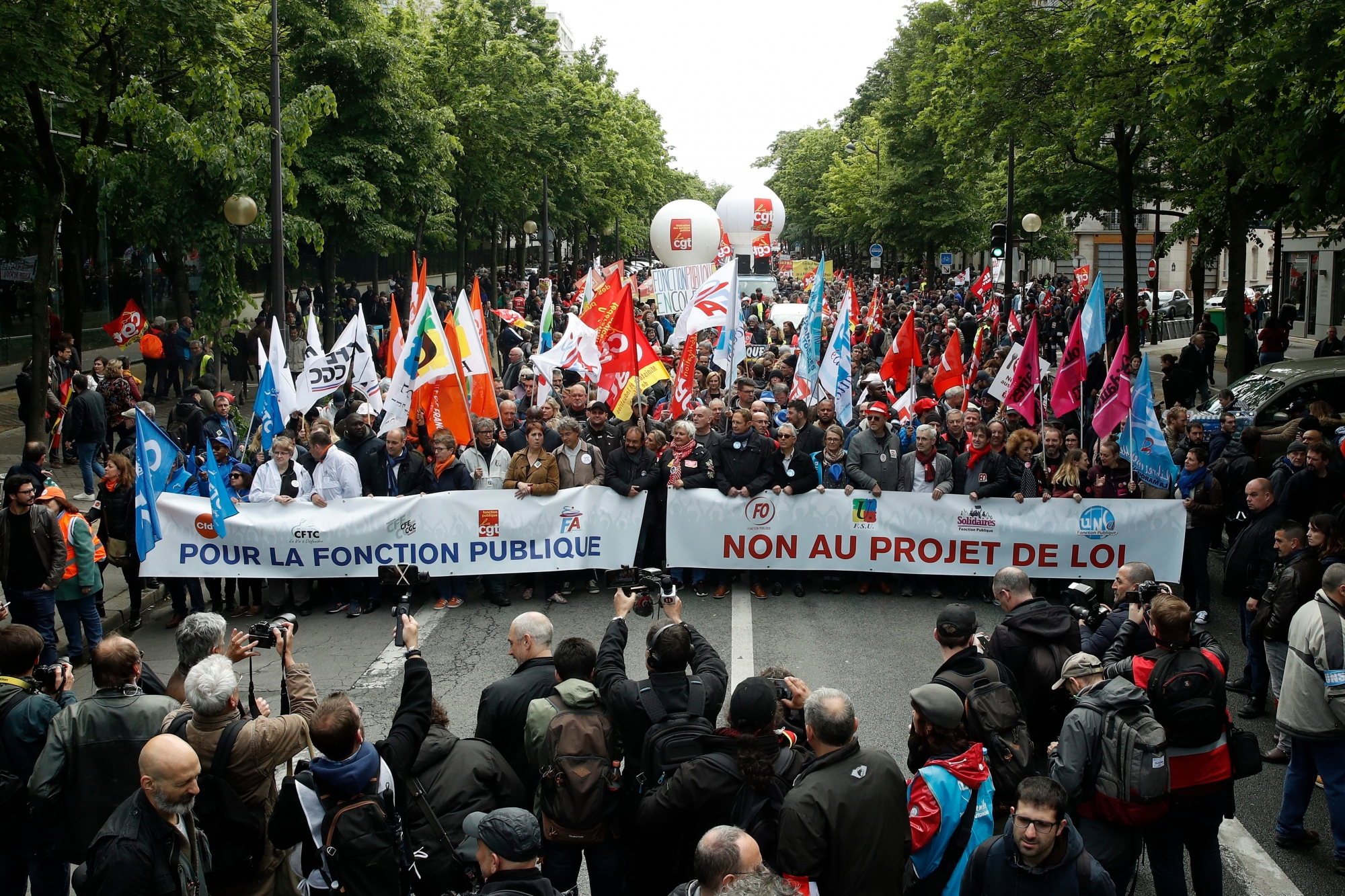 epa07558505 Thousands of protesters and workers from the Public Sector demonstrate in Paris, France, 09 May 2019. French Labor Unions called for a National day of strike against government policies.  EPA/YOAN VALAT FRANCE PUBLIC WORKERS PROTEST