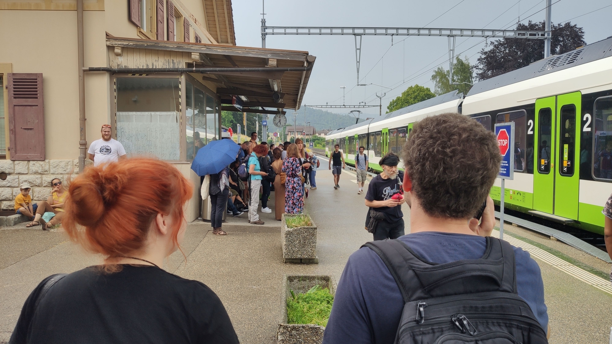 Les voyageurs sont restés bloqués à la gare des Geneveys-sur-Coffrane.
