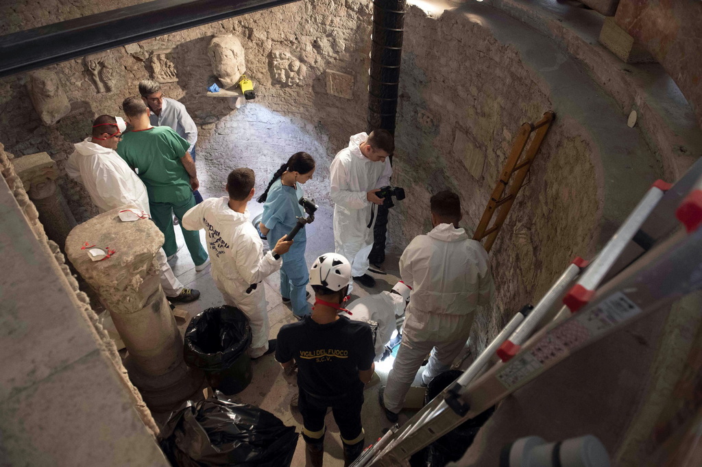 Les ossements ont été extraits dans la matinée dans le sous-sol du Collège pontifical teutonique.