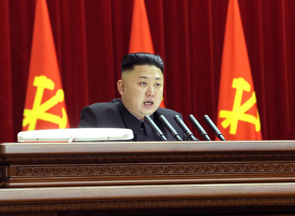 L'actuel leader nord-coréen, Kim Jong-un, a pris part à une cérémonie d'hommage à la mémoire de son père, le défunt Kim Jong-il, et de son grand-père Kim Il-sung.