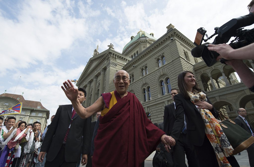Le dalaï-lama a été accueilli par une grande foule devant le Palais fédéral.