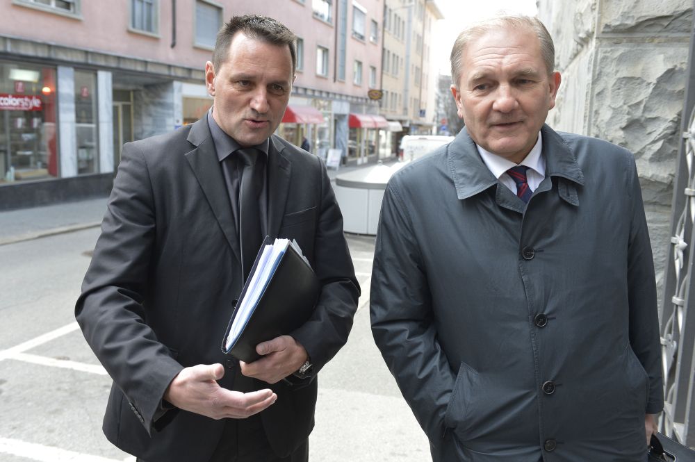 Jean-Marie Bornet et son avocat Me Ducrot, à leur arrivée au Ministère public de Sion ce mercredi.