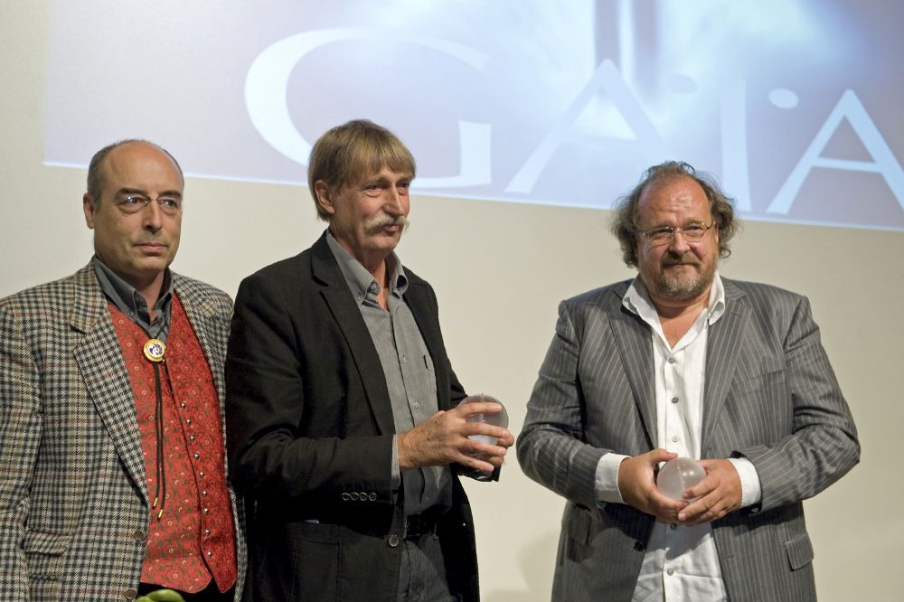 Jacques Müller (au centre) et Elmar Mock (à droite), deux des créateurs de la Swatch, ont reçu le Prix Gaïa en 2010.