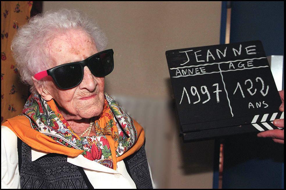 Jeanne Calment avait 122 ans lorsqu'elle est décédée en 1997. 