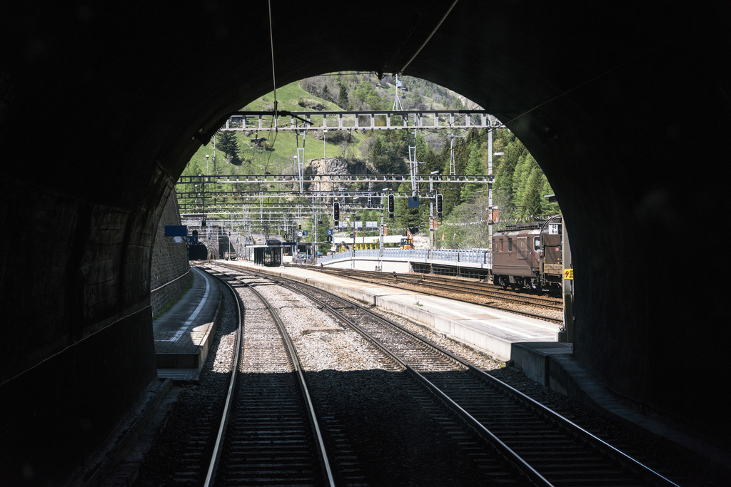 La voie ferrée du tunnel de 14,6 kilomètres de long de la ligne de montagne entre Kandersteg et Goppenstein a plus de 40 ans et doit être renouvelée. (illustration)