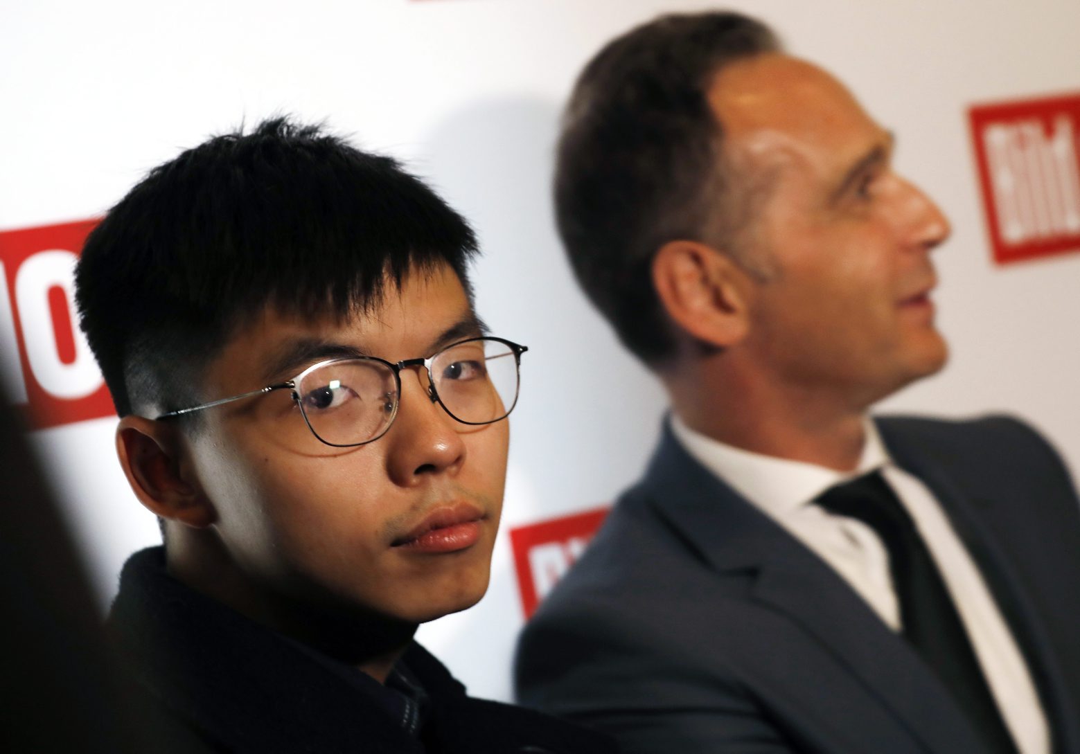 epaselect epa07831286 Hong Kong activist Joshua Wong (L) looks on next to German Foreign Minister, Heiko Maas, in the 'BILD100 summer party' event in Berlin, Germany, 09 September 2019. 100 of the most important decision-makers from politics and business as well as well-known personalities from sports, art and culture are expected at the event held by Germany's highest-circulation newspaper BILD.  EPA/FELIPE TRUEBA epaselect GERMANY MEDIA PEOPLE