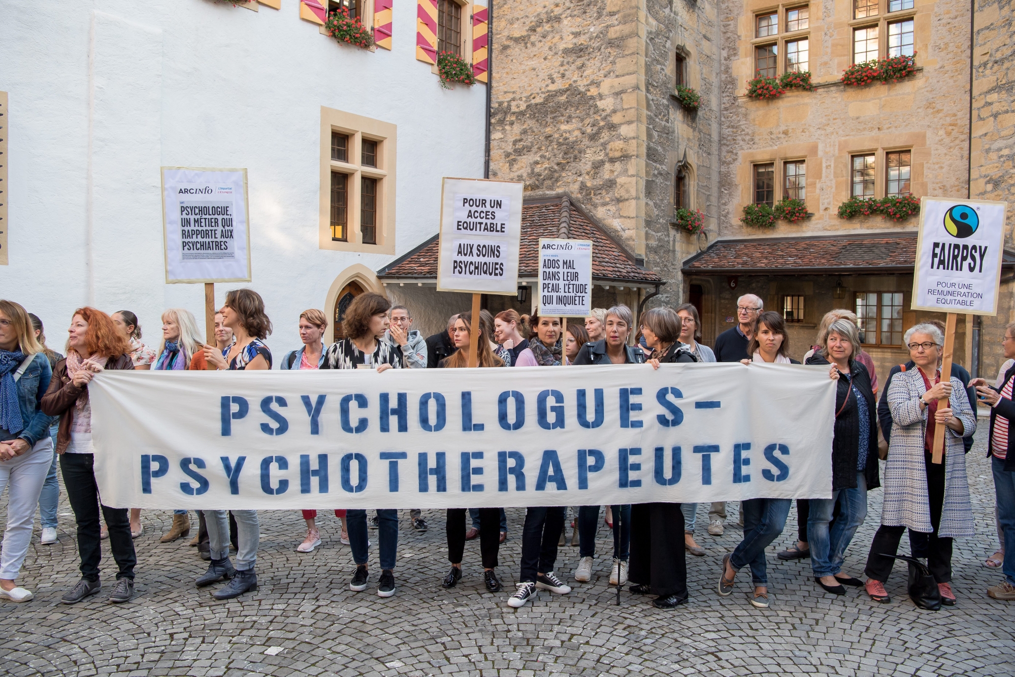 Les psychologues neuchâtelois manifestaient déjà en septembre 2018 dans la cour du Château pour réclamer un meilleur accès aux soins psychiques.