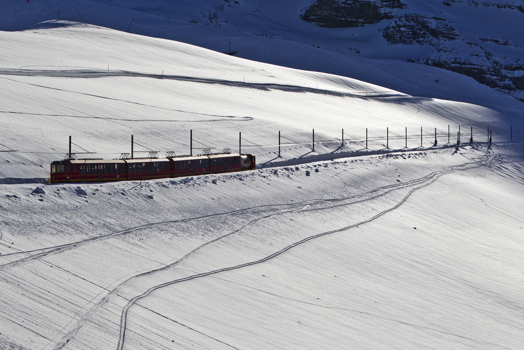 Les jeunes sélectionnés du Youth Alpine Interrail ont voyagé en train, bus et vélo à travers les Alpes. (Illustration)