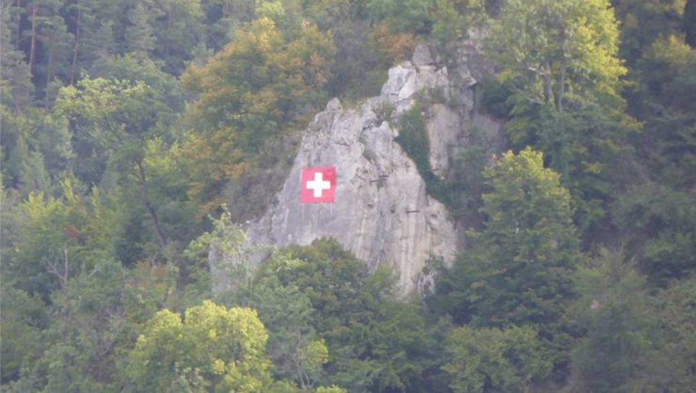 Le drapeau suisse peut de nouveau s’afficher sur la Weissen Fluh à Bâle-Campagne.