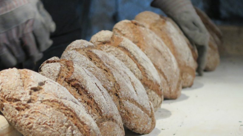 Fabrication du pain au four banal