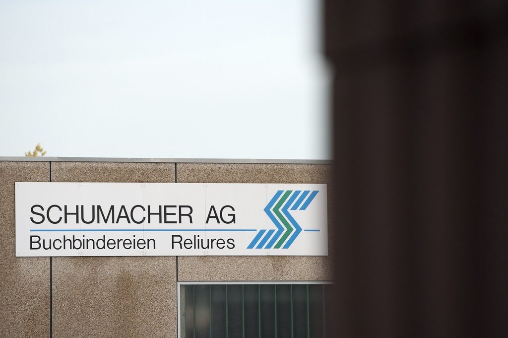 Sicht auf das Logo der Buchbinderei Schumacher, am Dienstag 7. Dezember 2010 in Schmitten. Die Firma hat den Abbau von 60 Stellen bekannt gegeben.(KEYSTONE/Peter Schneider)
