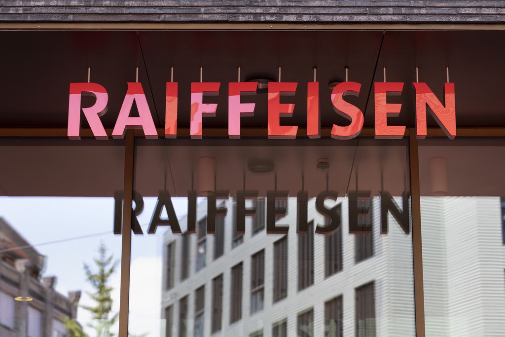ARCHIVBILD ZU DEN NEUEN STRUKTUREN BEI RAIFFEISEN --- Logo of the Raiffeisen bank at its headquarters in St. Gallen, Switzerland, on June 5, 2018. (KEYSTONE/Gaetan Bally)..Logo der Raiffeisenbank am Hauptsitz in St. Gallen, aufgenommen am 5. Juni 2018. (KEYSTONE/Gaetan Bally)