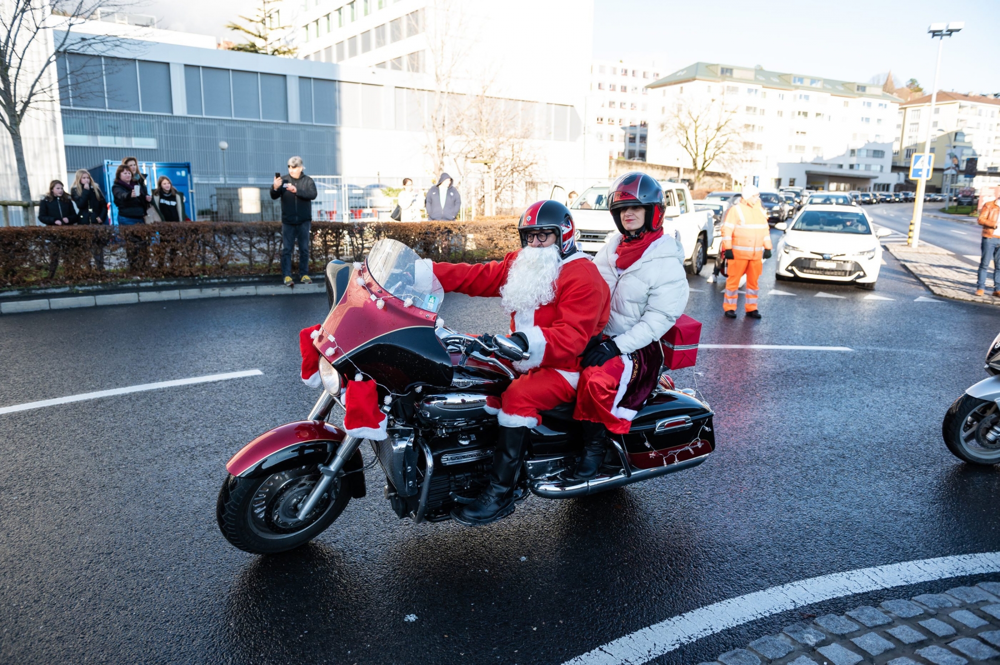 Rassemblement de Peres Noel a moto.    Neuchatel, le 21 decembre 2019  Photo: Lucas Vuitel