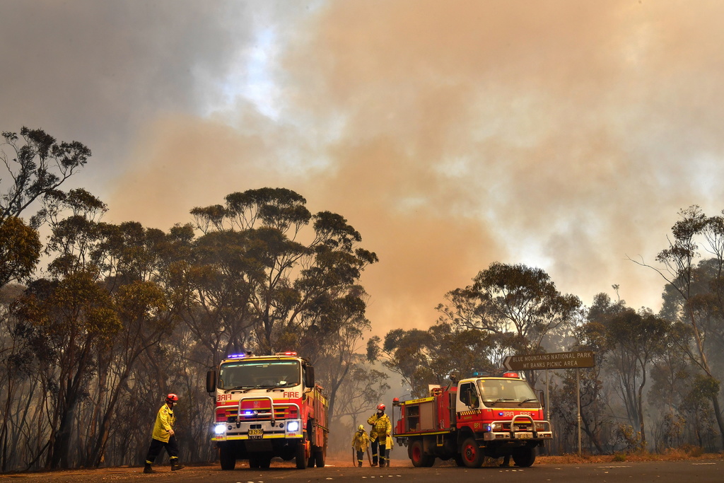 2000 pompiers sont mobilisés. Ils ont des renforts de toute l'Australie, du Canada et des militaires du pays.