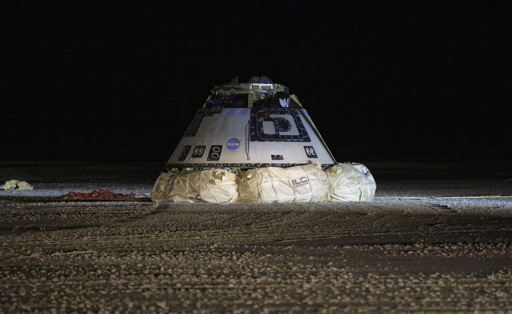 C'est la première capsule spatiale orbitale américaine à atterrir sur le sol plutôt que dans un océan.