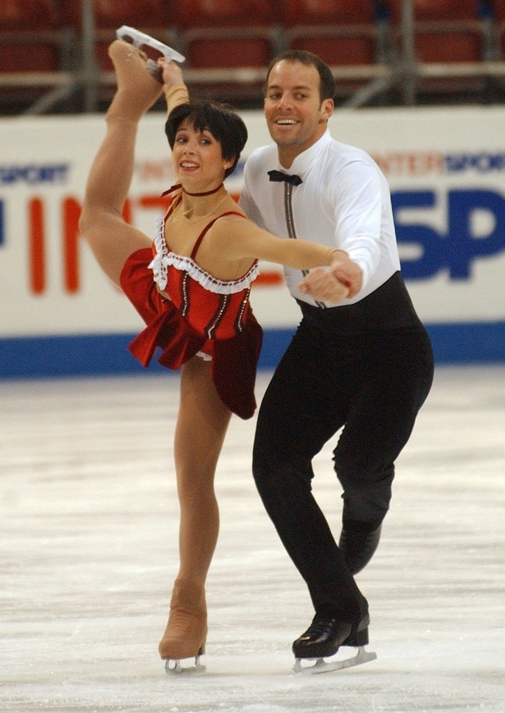 Sarah Abitbol et son partenaire Stéphane Bernadis lors du programme court des Championnats d'Europe 2002 à Lausanne.