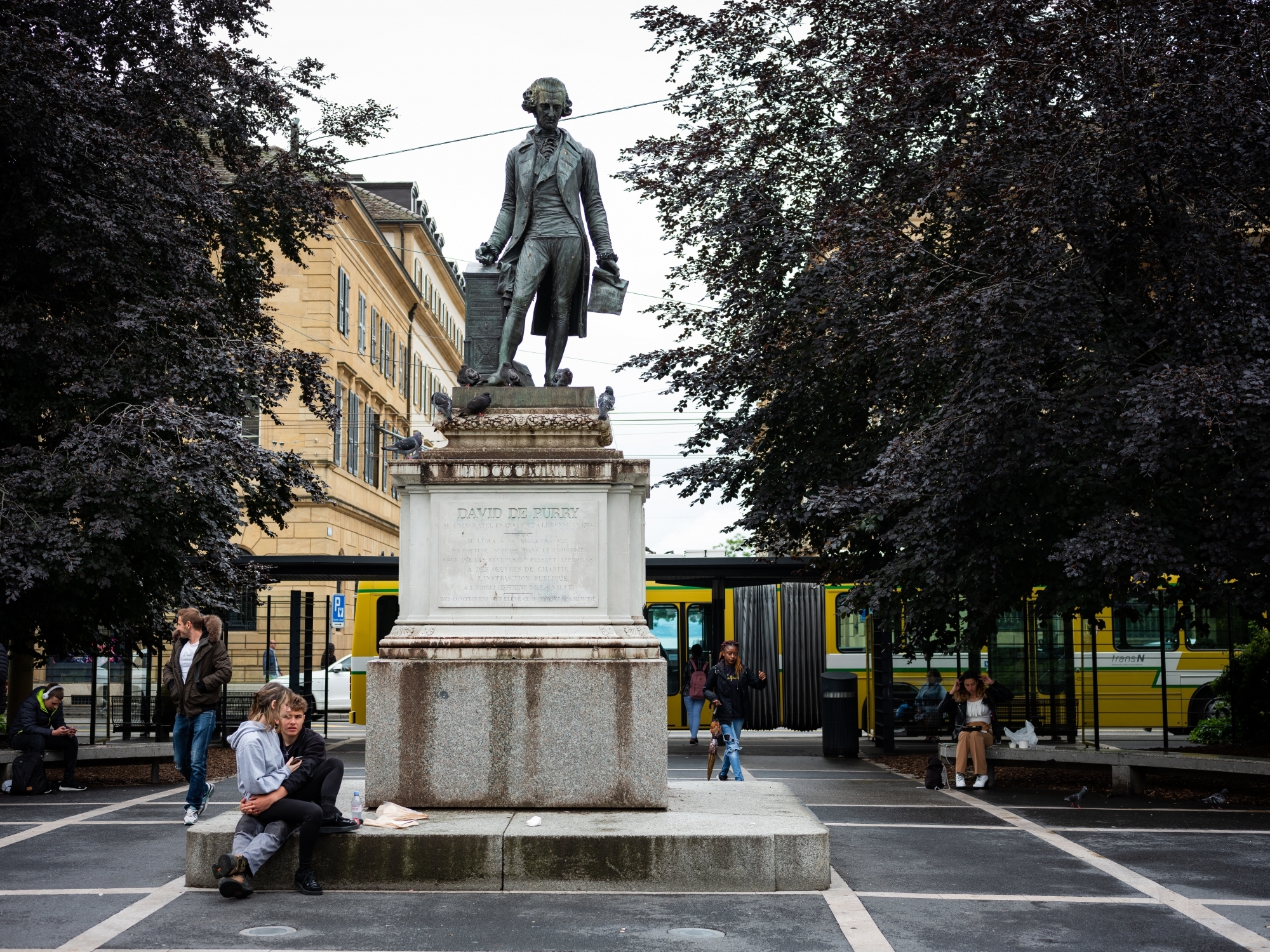 La statue édifiée par la Ville de Neuchâtel en reconnaissance à son généreux donateur.