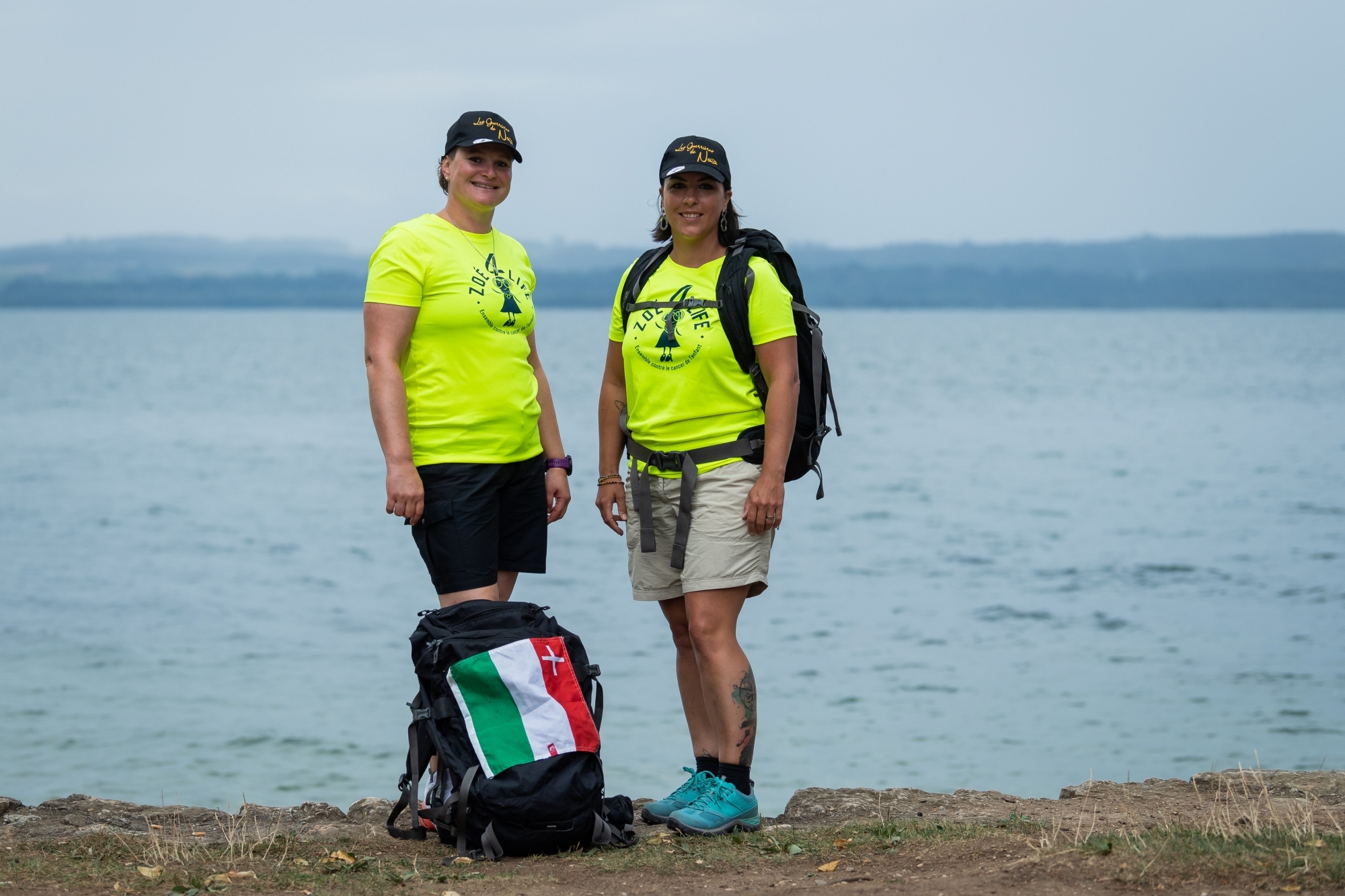 Lyse Naguel (à g.) et Gaelle Solioz (à dr.), deux aventurières qui participent à la course SchweizExpress.