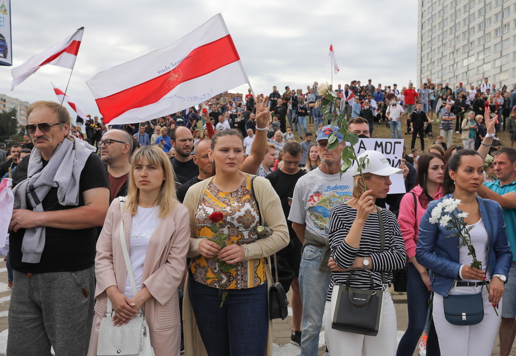 Depuis dimanche, des dizaines de milliers de manifestants contestent la réélection de M. Loukachenko, dénonçant des fraudes massives et la violente répression du pouvoir.
