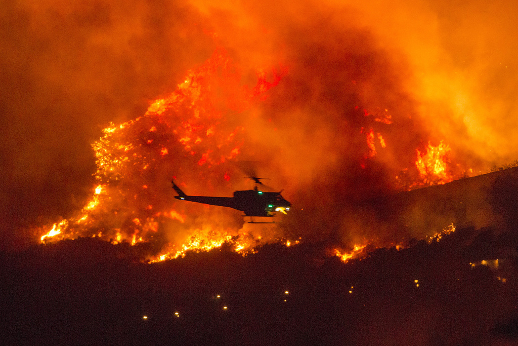 La bataille contre les incendies se déroule beaucoup dans les airs en Californie, avec une multitude d'aéronefs mobilisés pour diverses missions.