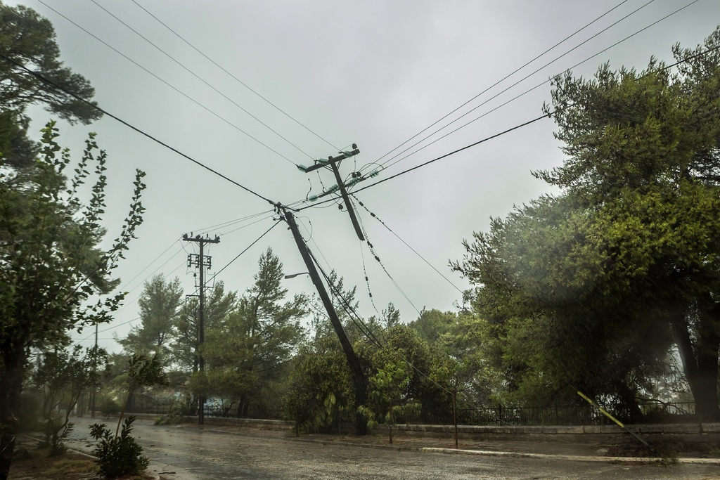 Sur l'île ionienne de Céphalonie, l'ouragan a notamment provoqué des coupures d'électricité.